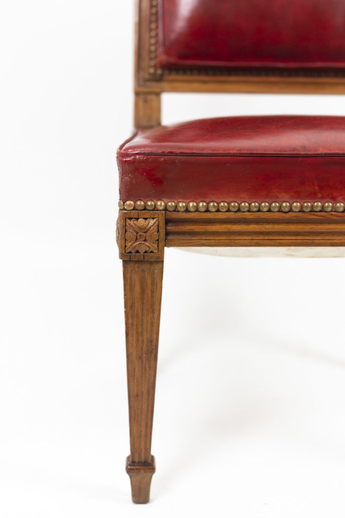 Chaise en bois et cuir, époque Louis XVI, détails 2