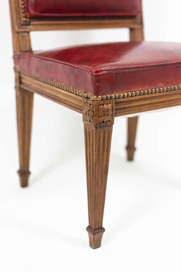 Chaise en bois et cuir, époque Louis XVI, détails 5