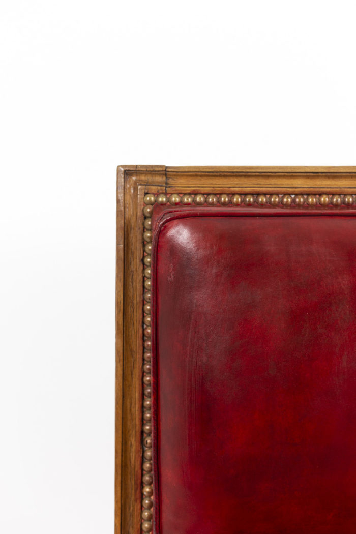 Chaise en bois et cuir, époque Louis XVI, détails