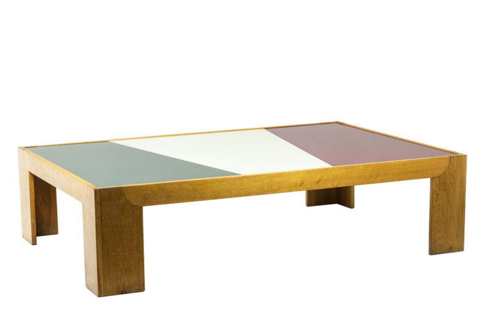 Grande table basse en chêne blond, vu d'ensemble