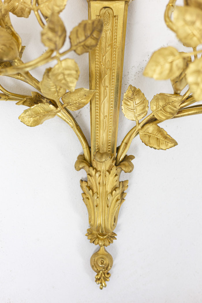 Louis XVI style wall sconces in gilt bronze 3