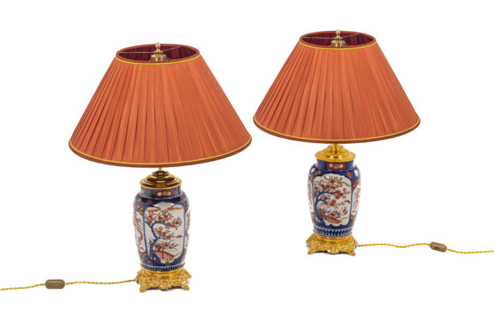 Paire de lampe en porcelaine Imari, vue d'ensemble