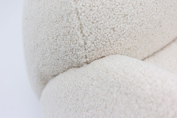 Large square pouffe in sheepskin-like fabric 1