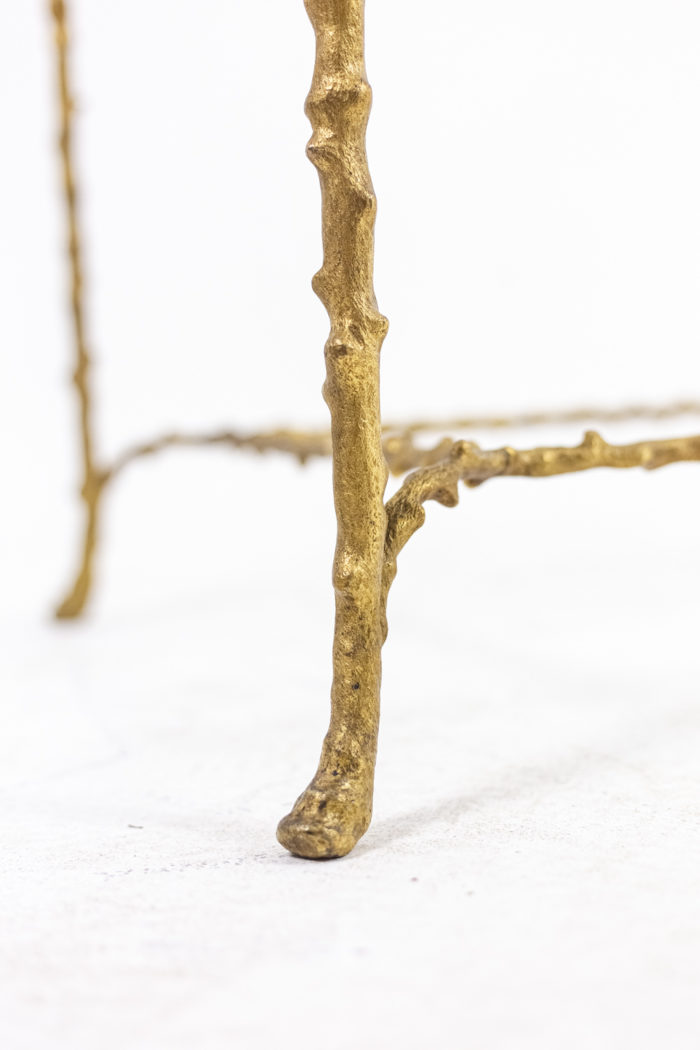 Table basse en bronze doré - détail de l'extrémité du pied