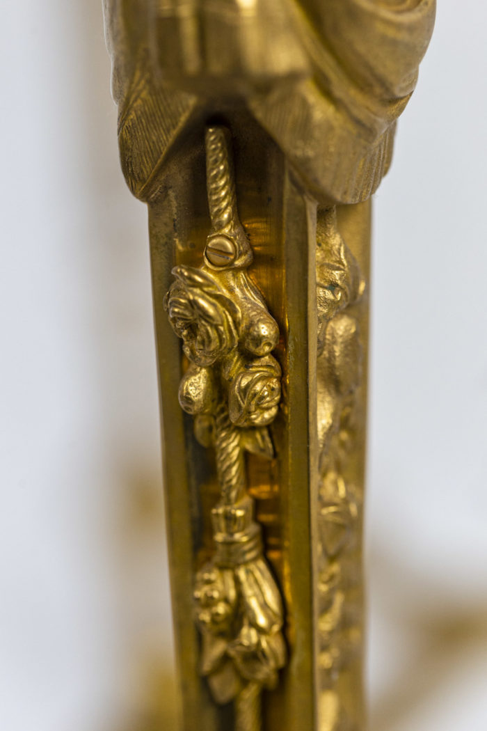 Table in gilt bronze - detail of the chasing