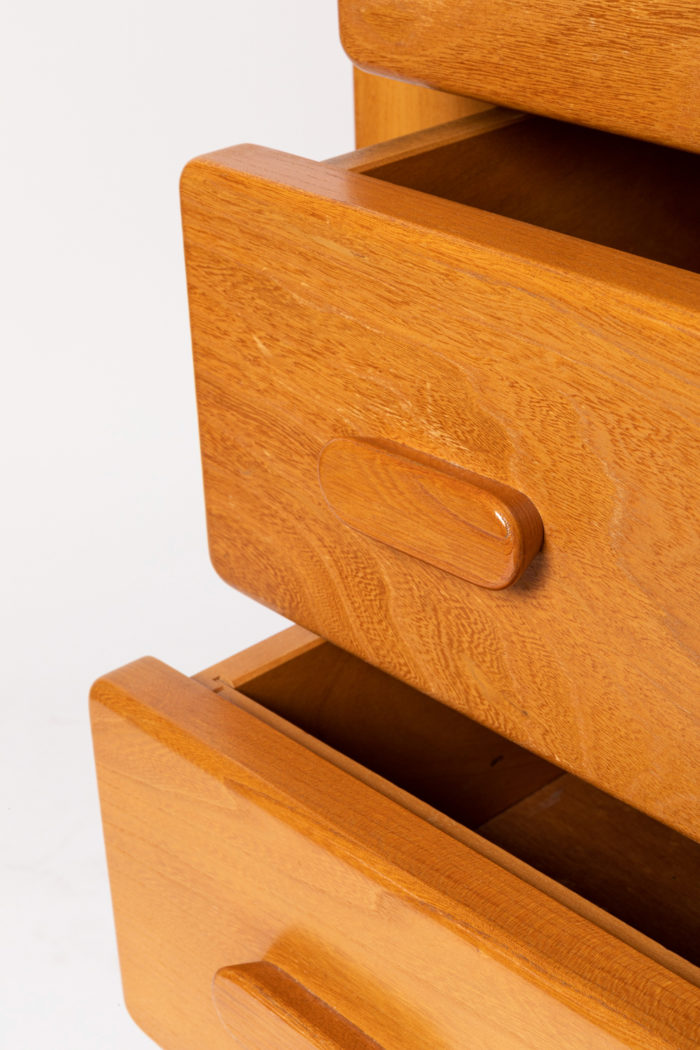 Chest of drawers - zoom handles