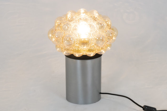 Lampe bulle en verre - allumée