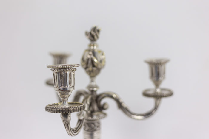 Paire de chandeliers - bobeche detail