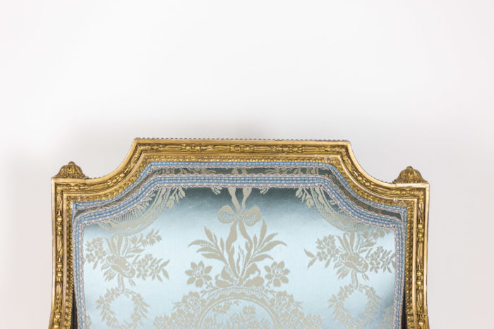 Paire de fauteuils d'apparat de style Louis XVI - top of the backrest