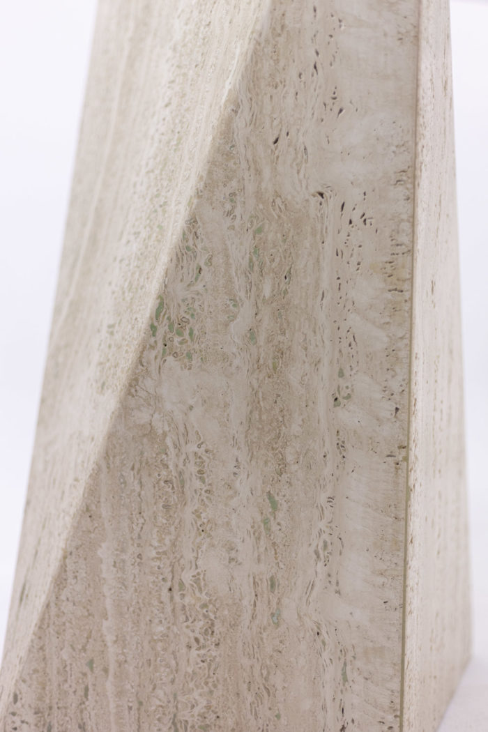Dining table in travertine - detail