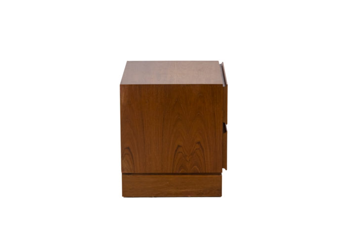 Bedside tables - profile