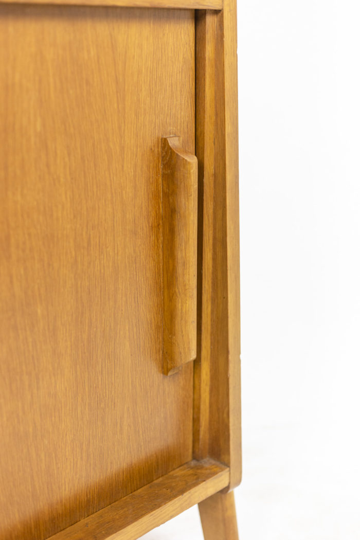 Bookcase in oak - detail handle of the door