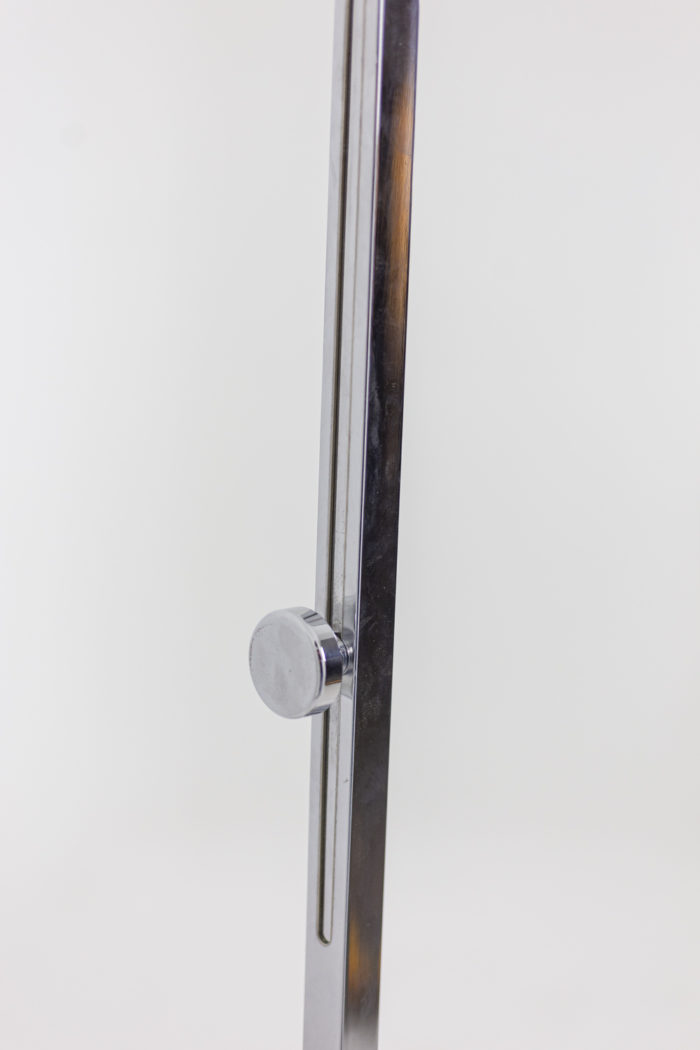 arc floor lamp in metal and chrome - detail system of the rod