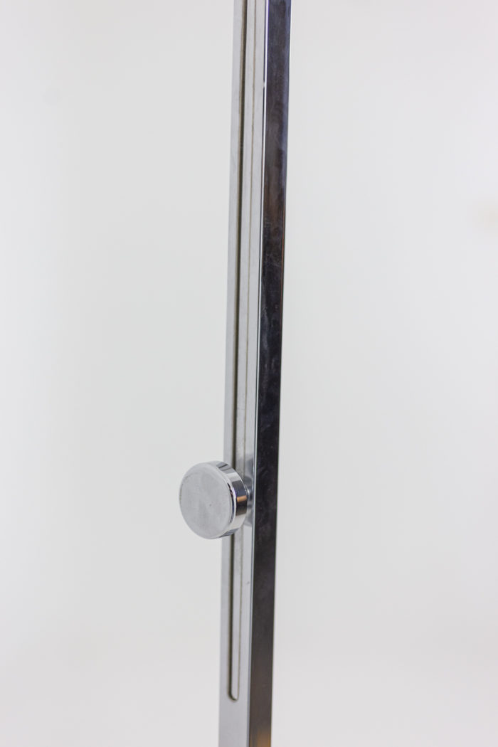 arc floor lamp in metal and chrome -  metal rod detail
