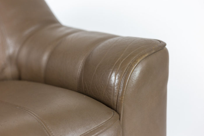 Fauteuil en cuir marron glacé - accotoir