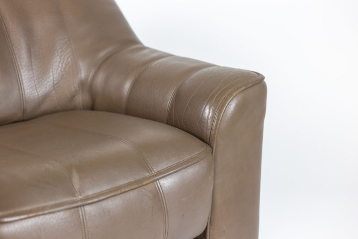 Armchair and ottoman in leather - zoom