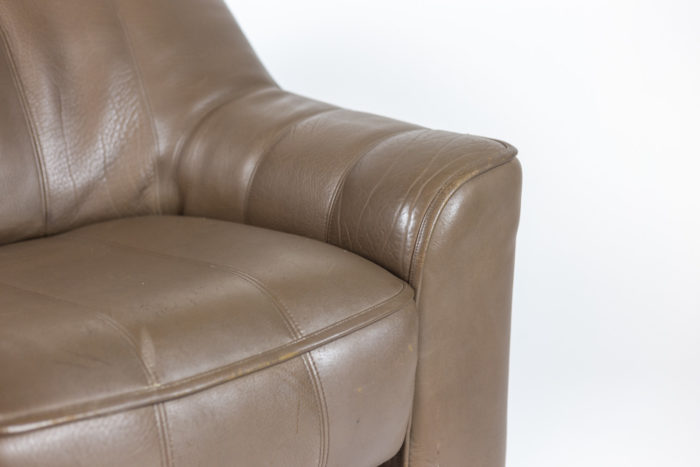 Fauteuil en cuir marron glacé - zoom