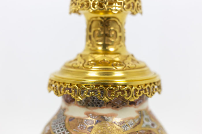 Pair of lamps of Satsuma and bronze - detail of mount