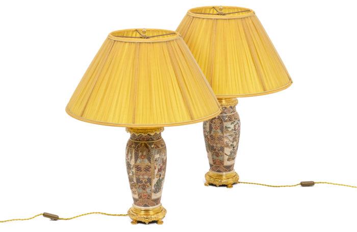 Pair of lamps of Satsuma and bronze - both