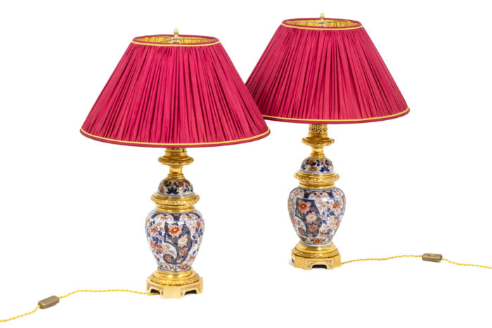 Pair of lamps in Imari porcelain - both