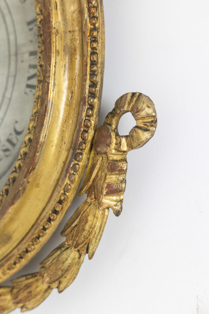 Baromètre épque Louis XVI en bois doré - focus décor