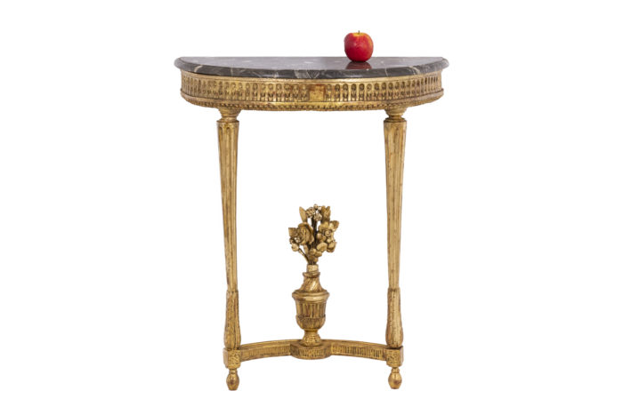 Console demi lune en bois doré et marbre gris, époque Louis XVI - échelle