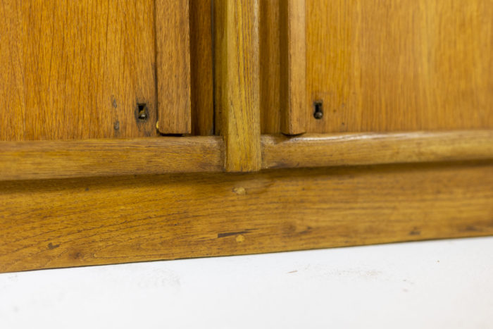 Bookcase in oak - other focus