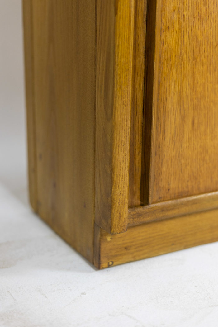 Bookcase in oak - detail