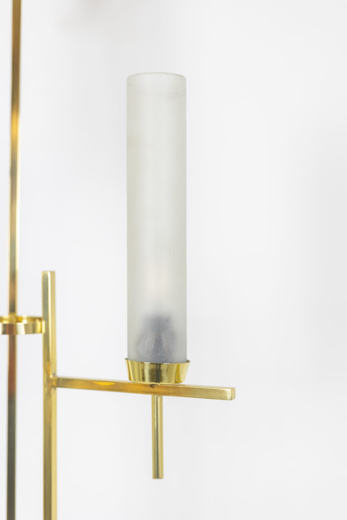 Floor lamp in golden brass with three lights in opaline - focus on an arm of light