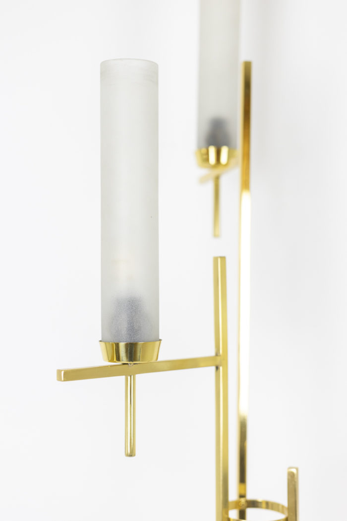 Floor lamp in golden brass with three lights in opaline - detail of glasses