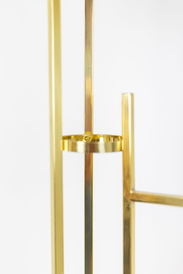 Floor lamp in golden brass with three lights in opaline - detail of the golden brass