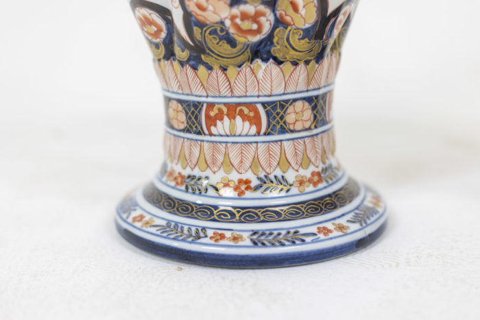 Pair of vases in porcelain of Imari - base