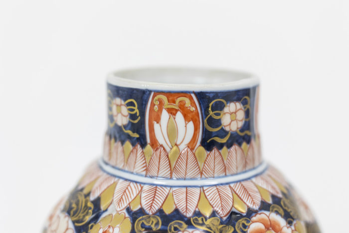 Pair of vases in porcelain of Imari - top of the collar