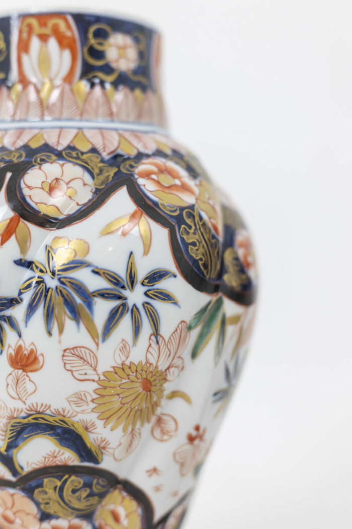 Pair of vases in porcelain of Imari - panse