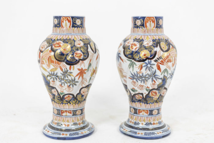 Pair of vases in porcelain of Imari - an other face