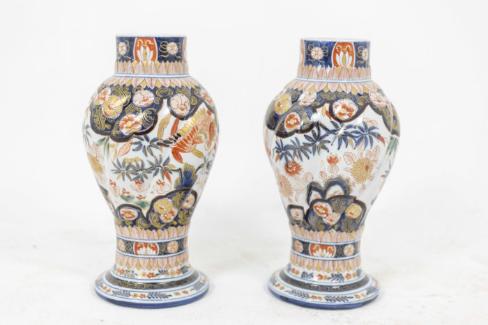 Pair of vases in porcelain of Imari - third face