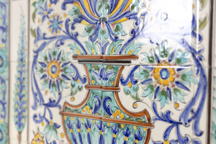 Panneau en faïence genre azulejos - détail pot à feu