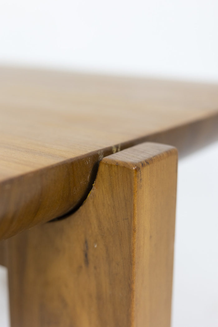 Coffee table in blond elm - detail base