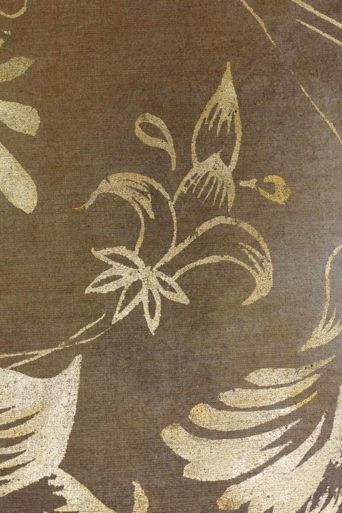 Toile peinte, fond marron et fleurs dorées - autre fleur dorée