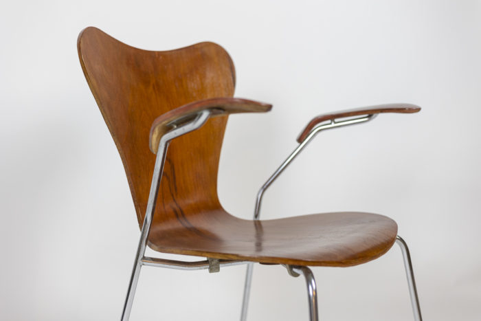 Fauteuil butterfly en bois multiplis moulé réalisé par Arne JACOBSEN et édité par Fritz Hansen dans les années 70 - métal argenté