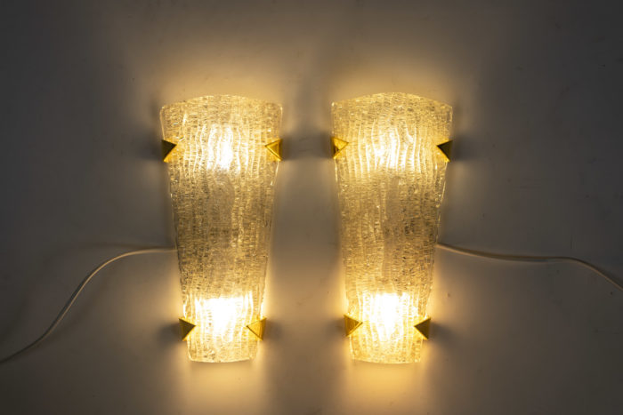 Pair of wall sconces in granite glass and gilded brass - lighted
