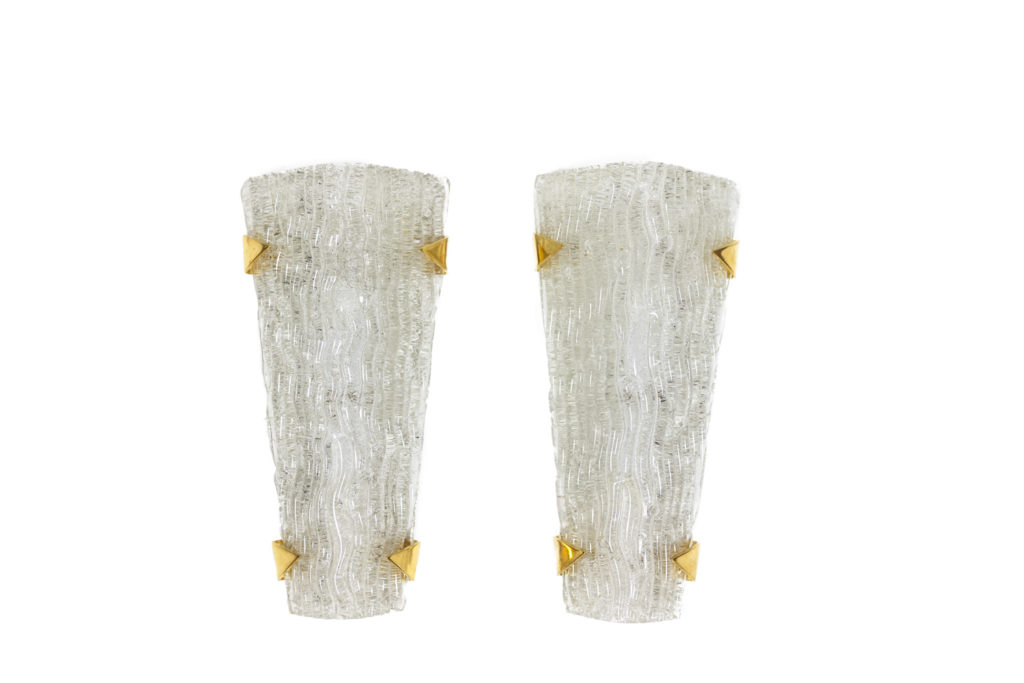 Pair of wall sconces in granite glass and gilded brass, 1970s