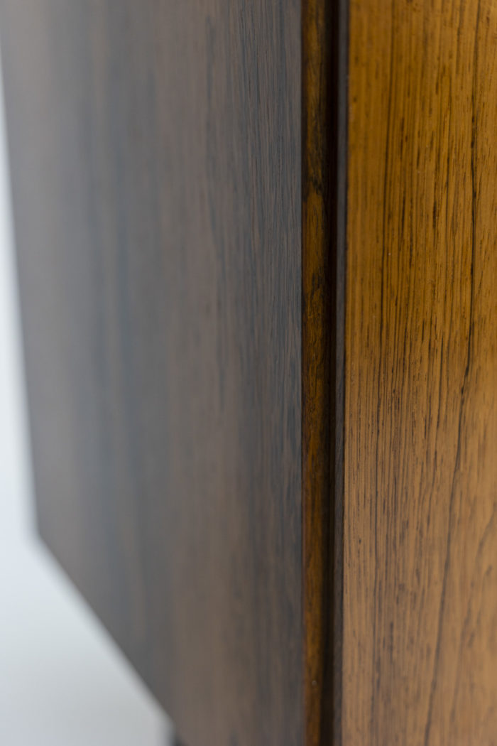 Sideboard in rosewood opening with a door and resting on four black metal legs - other detail