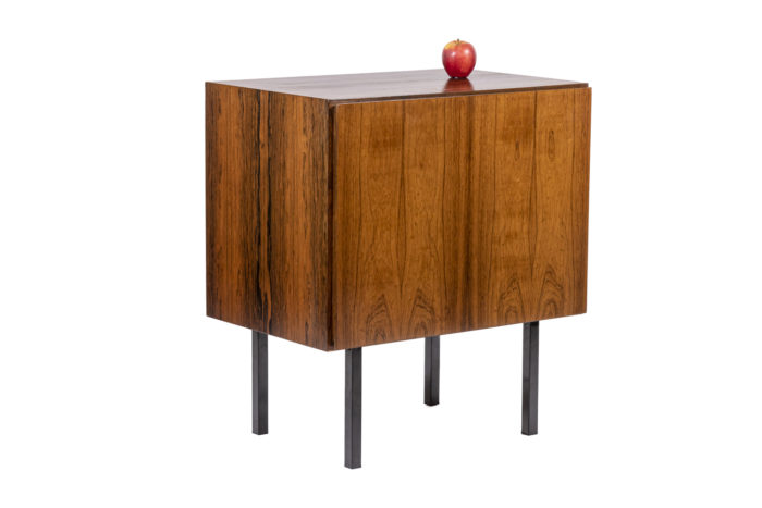 Sideboard in rosewood opening with a door and resting on four black metal legs - ladder