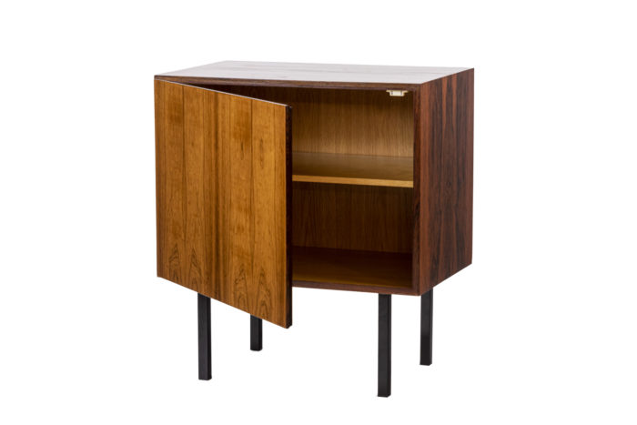 Sideboard in rosewood opening with a door and resting on four black metal legs - open