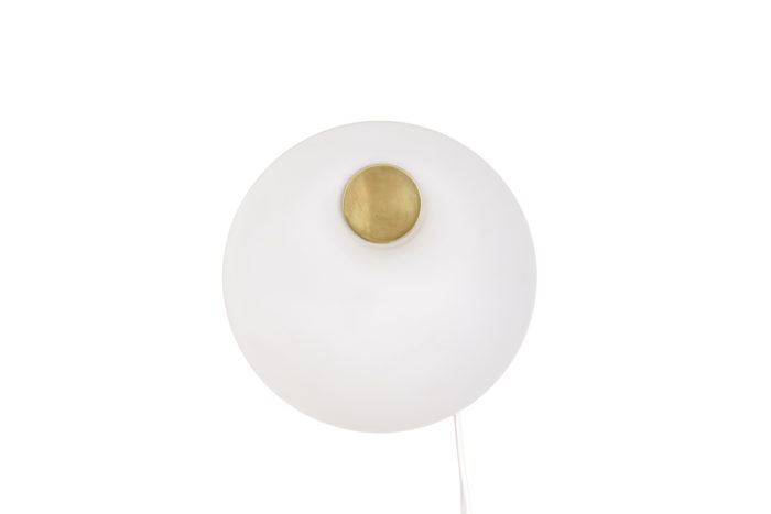 Wall lamp in Murano glass, in white opaline. Brass circular shape in the center. - face