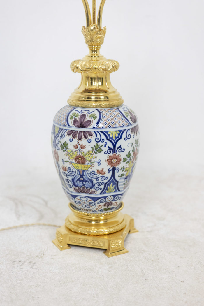 Delft earthenware lamp, polychrome. Gilt bronze mount. Quadripod base - faïence