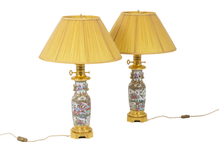 Paire de lampes en porcelaine de Canton - la paire