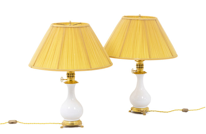 Pair of lamps in white porcelain and bronze, circa 1880 - both