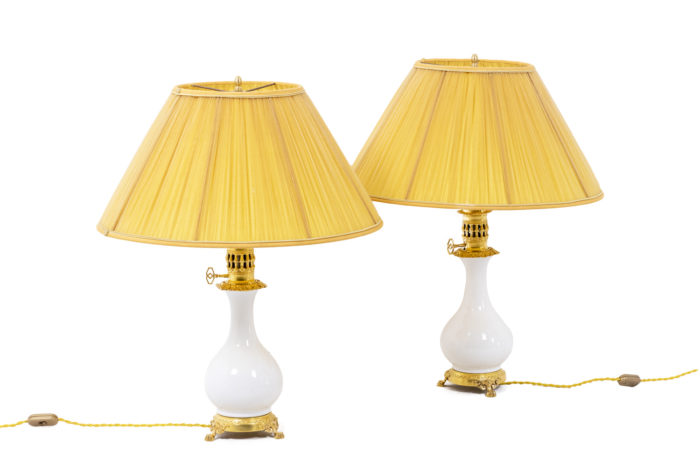 Pair of lamps in white porcelain and bronze, circa 1880 - both